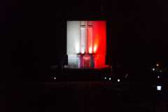 Biało-czerwona iluminacja na Pomniku Mauzoleum
