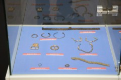 Starodawna biżuteria.