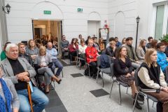 Uczestnicy konferencji słuchają przemówienia