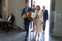 Delegacja składa kwiaty