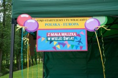 Poster "Z mała walizką w wielki świat"