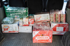 Dary dla dla Ukrainy umieszczone w przestrzeni ładunkowej samochodu