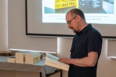 Autor książki "Macvra" czyta fragment książki.