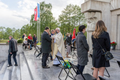 Uczestnicy uroczystej mszy św. w  intencji powstańców poległych w bitwie pod Ostrołęką w 1831 r.