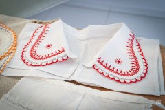 Haftowany kołnierzyk koszuli