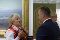 Dwie osoby stojące na wprost siebie 