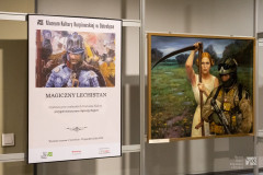 Plakat wystawy oraz jeden z obrazów