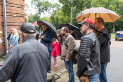 Uczestnicy spaceru podczas zbiórki