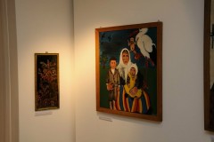 Dwa obrazy na jednym znajduje się rodzina w tle bocian