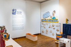 Fragment wystawy rzeźbiarza, kącik dla dzieci